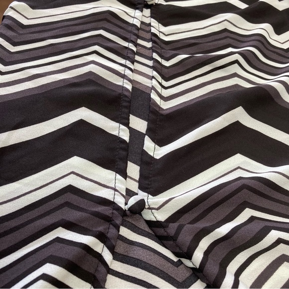 Torrid Size 0 Black, Mint & Grey Chevron Button Back Top - Picture 6 of 9